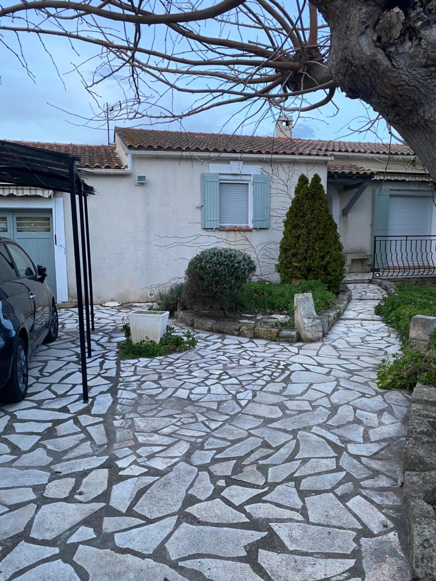 Maison Dans Village Calme Arles Exterior photo